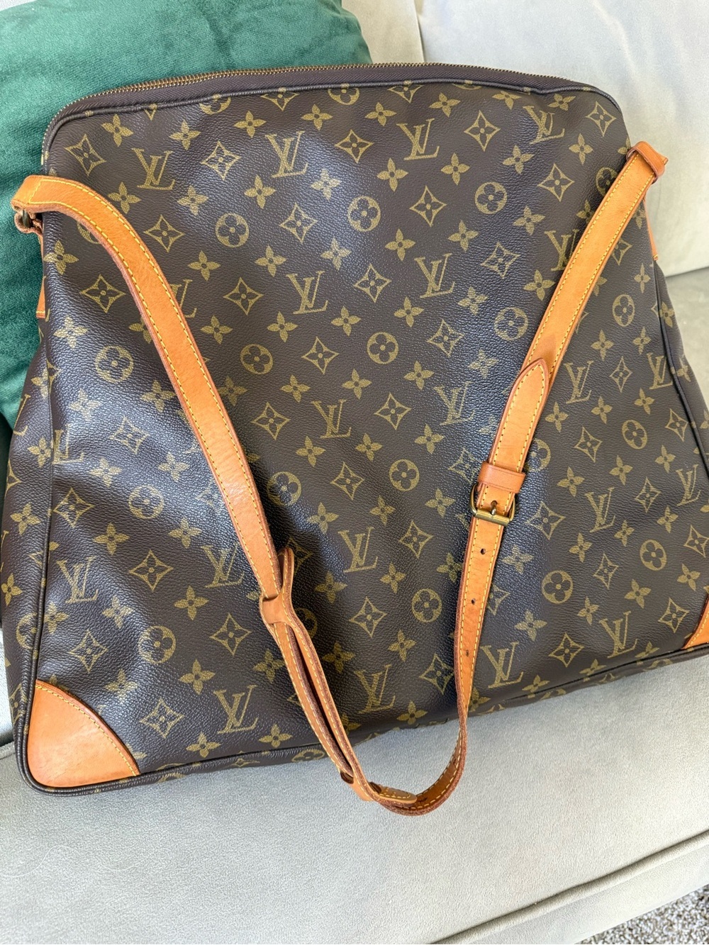 Louis Vuitton Rare Vintage Sac
Balade w/Dustbag, lock & Key with COA